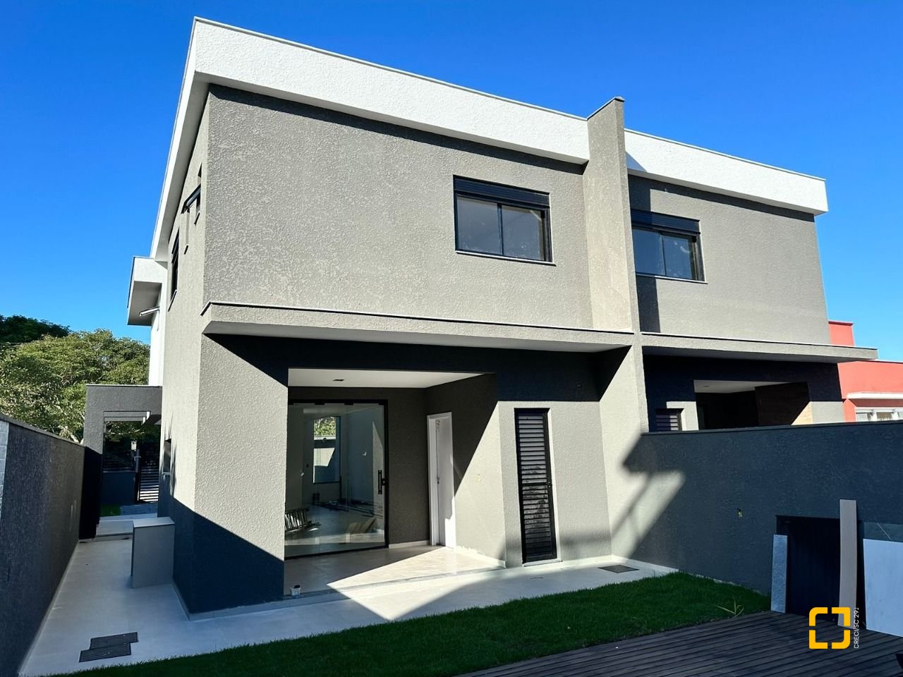 Casa com 172m², 6 quartos (sendo 3 suítes), 2 garagens, no bairro Ingleses em Florianópolis