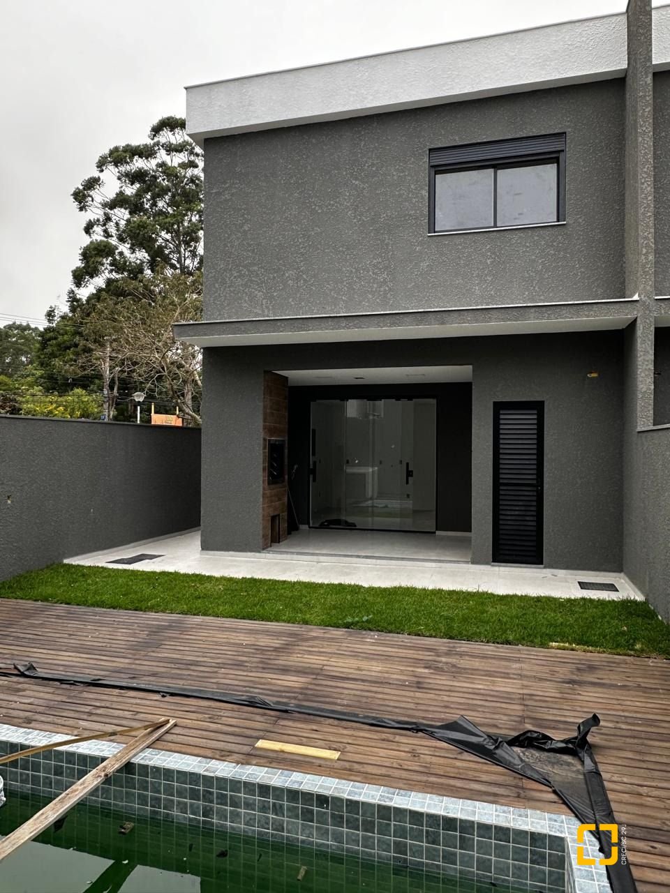 Casa com 172m², 6 quartos (sendo 3 suítes), 2 garagens, no bairro Ingleses em Florianópolis