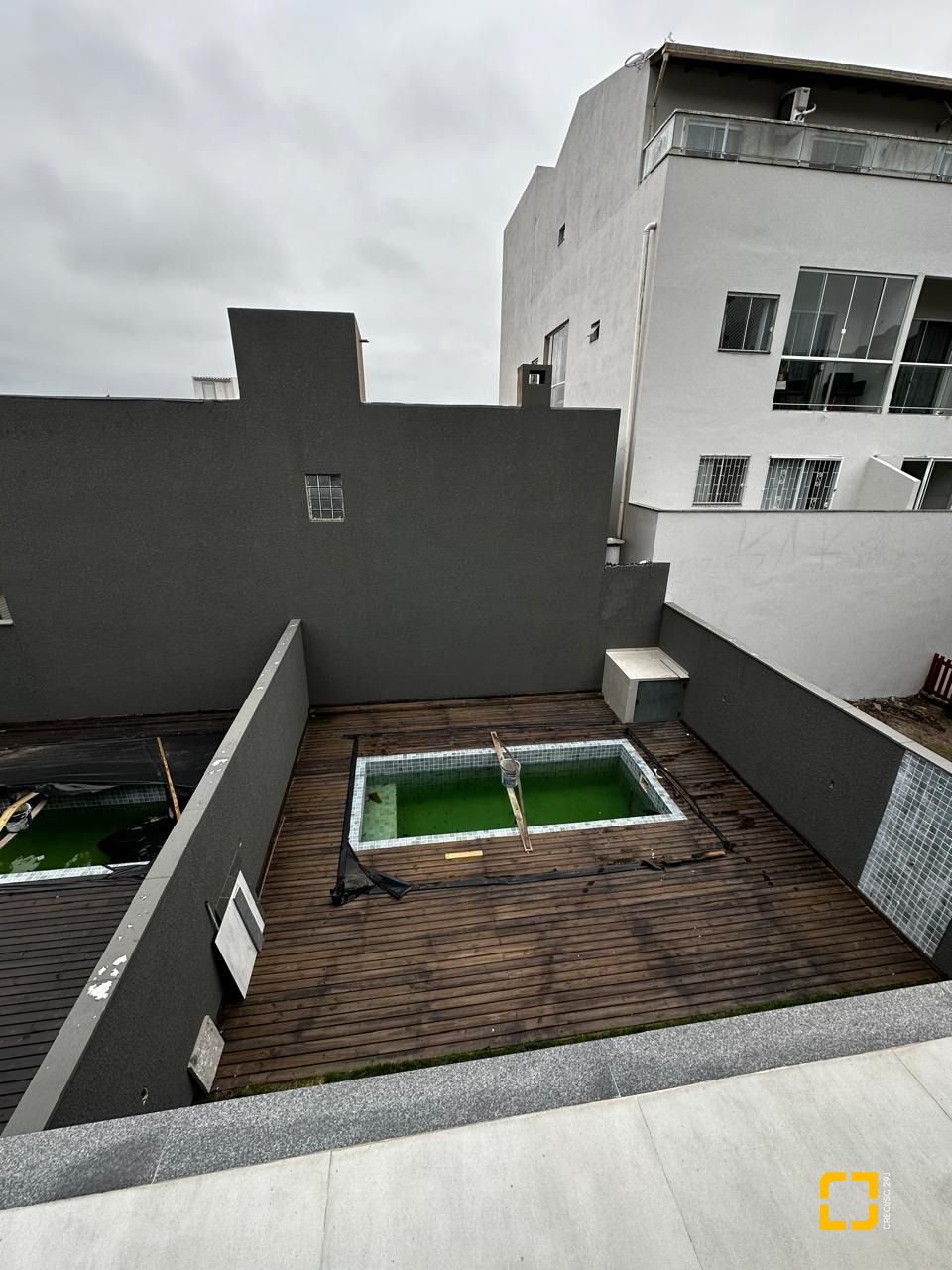 Casa com 172m², 6 quartos (sendo 3 suítes), 2 garagens, no bairro Ingleses em Florianópolis