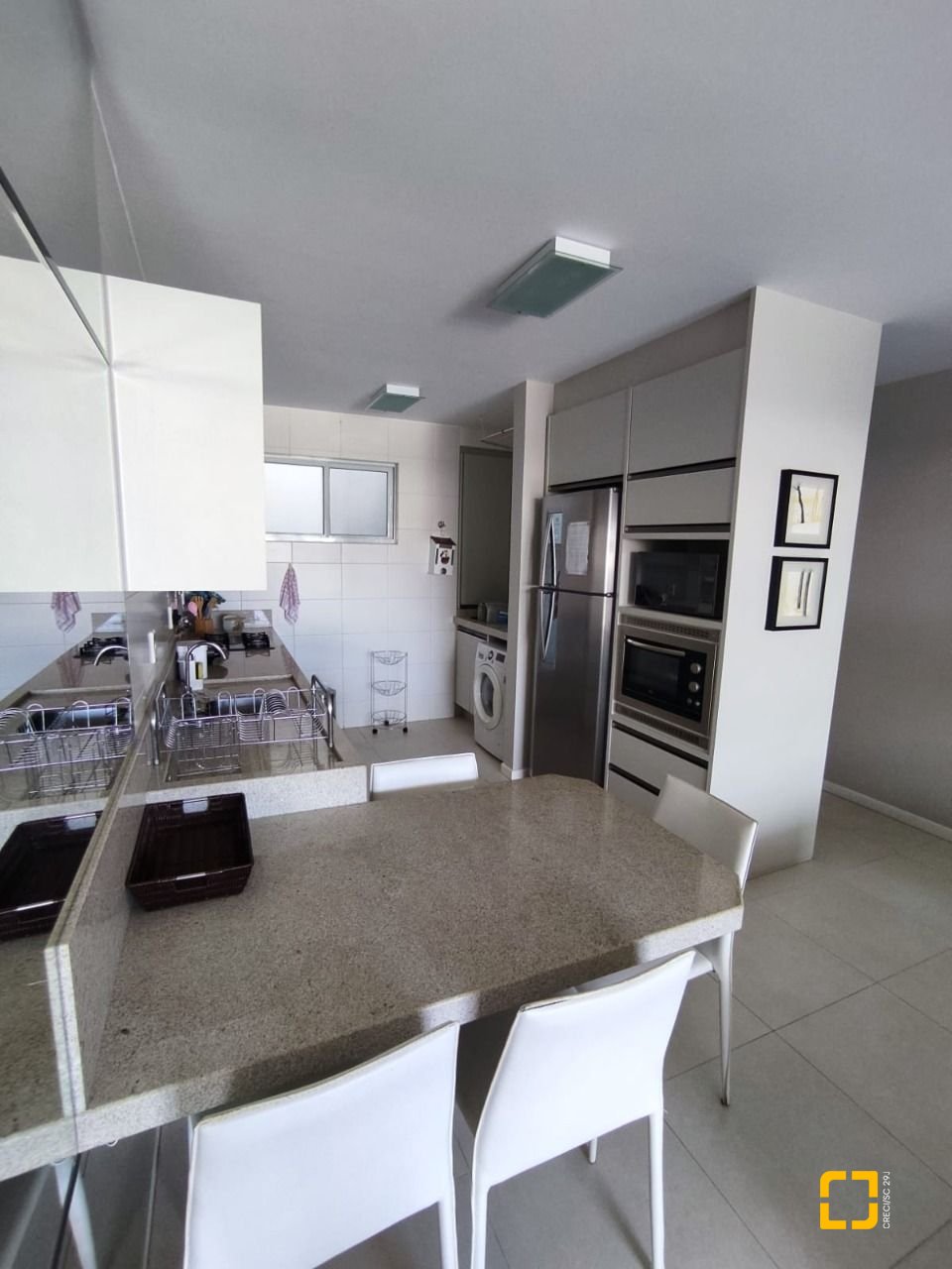 Apartamento com 95m², 4 quartos (sendo 1 suíte), 2 garagens, no bairro Ingleses em Florianópolis