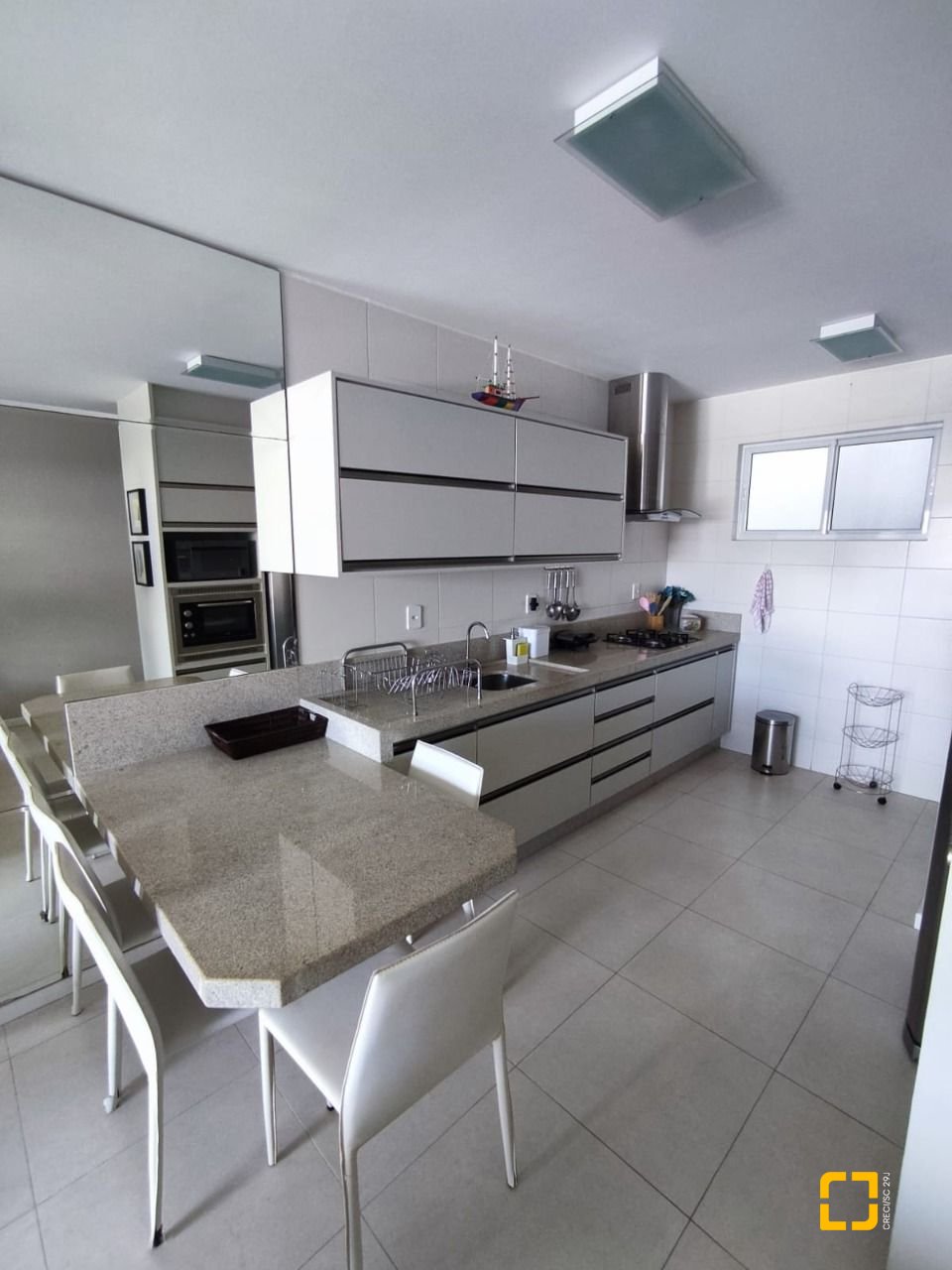 Apartamento com 95m², 4 quartos (sendo 1 suíte), 2 garagens, no bairro Ingleses em Florianópolis