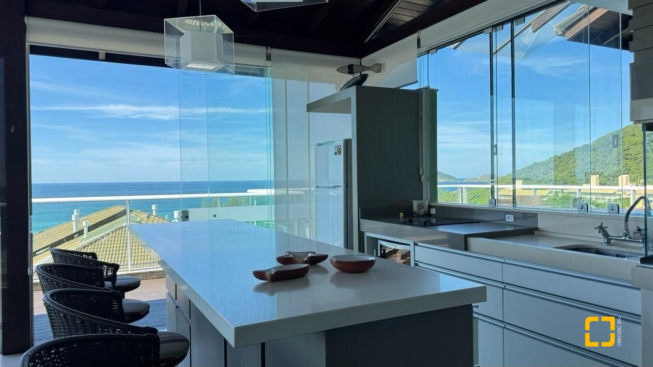 Cobertura com 406m², 4 quartos (sendo 4 suítes), 5 garagens, no bairro Santinho em Florianópolis