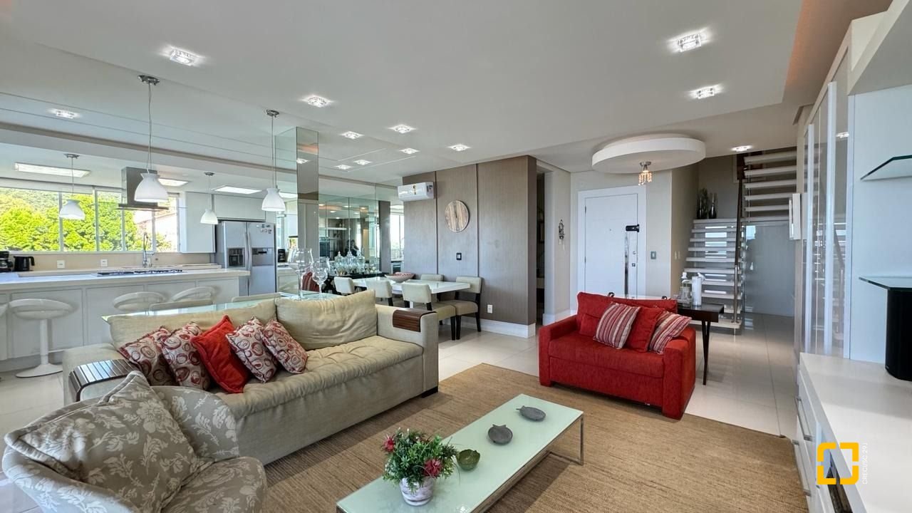 Cobertura com 406m², 4 quartos (sendo 4 suítes), 5 garagens, no bairro Santinho em Florianópolis