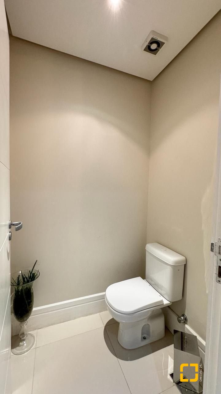 Cobertura com 406m², 4 quartos (sendo 4 suítes), 5 garagens, no bairro Santinho em Florianópolis