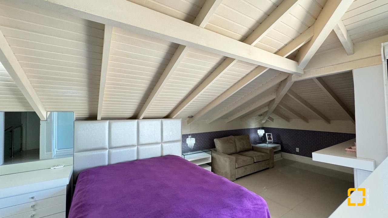 Cobertura com 406m², 4 quartos (sendo 4 suítes), 5 garagens, no bairro Santinho em Florianópolis