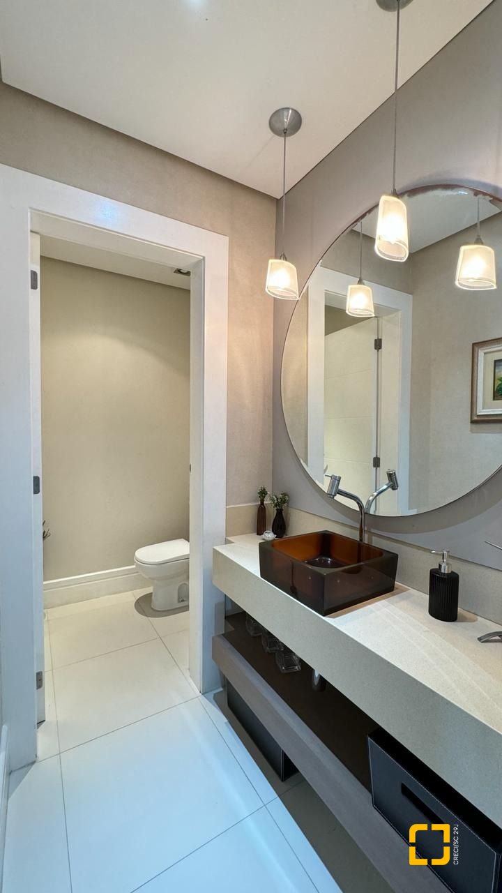 Cobertura com 406m², 4 quartos (sendo 4 suítes), 5 garagens, no bairro Santinho em Florianópolis