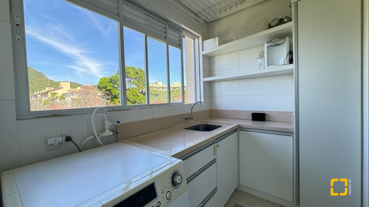 Cobertura com 406m², 4 quartos (sendo 4 suítes), 5 garagens, no bairro Santinho em Florianópolis