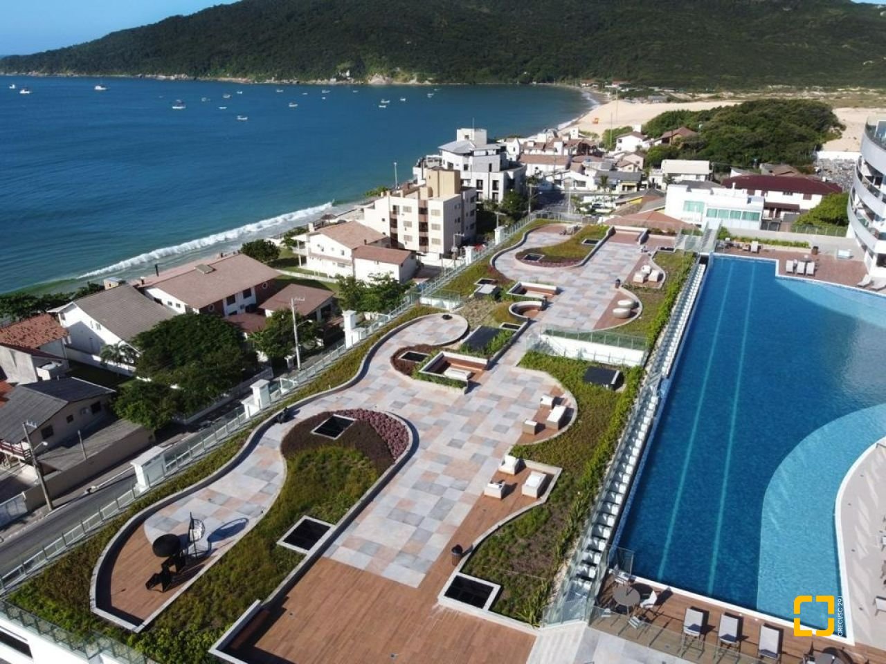 Apartamento com 180m², 3 quartos (sendo 3 suítes), 3 garagens, no bairro Ingleses em Florianópolis