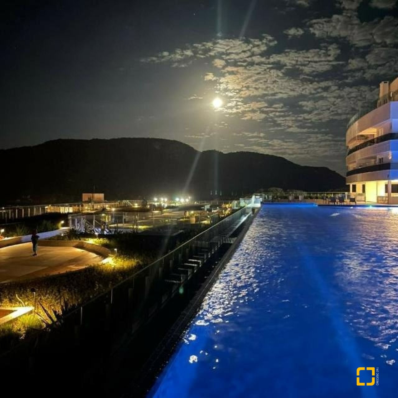 Apartamento com 180m², 3 quartos (sendo 3 suítes), 3 garagens, no bairro Ingleses em Florianópolis