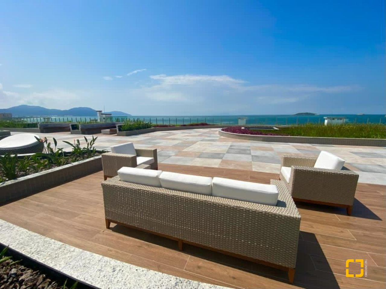 Apartamento com 180m², 3 quartos (sendo 3 suítes), 3 garagens, no bairro Ingleses em Florianópolis