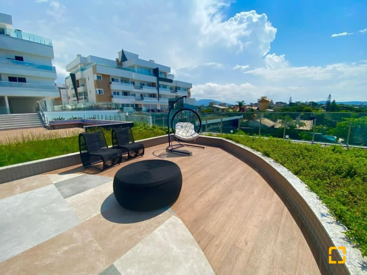 Apartamento com 180m², 3 quartos (sendo 3 suítes), 3 garagens, no bairro Ingleses em Florianópolis