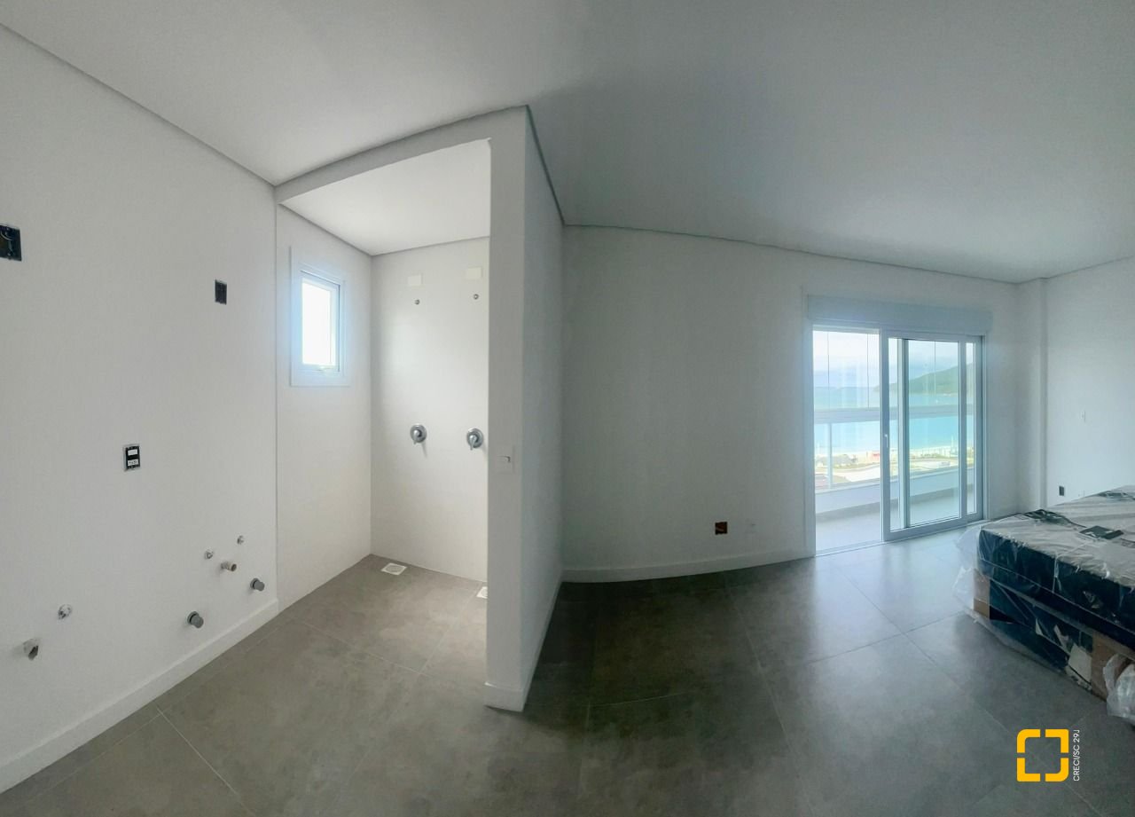 Apartamento com 180m², 3 quartos (sendo 3 suítes), 3 garagens, no bairro Ingleses em Florianópolis