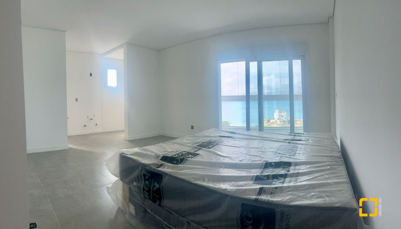 Apartamento com 180m², 3 quartos (sendo 3 suítes), 3 garagens, no bairro Ingleses em Florianópolis