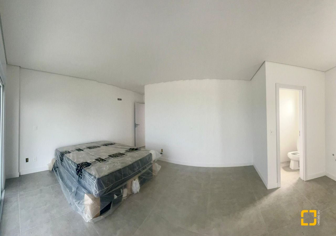 Apartamento com 180m², 3 quartos (sendo 3 suítes), 3 garagens, no bairro Ingleses em Florianópolis