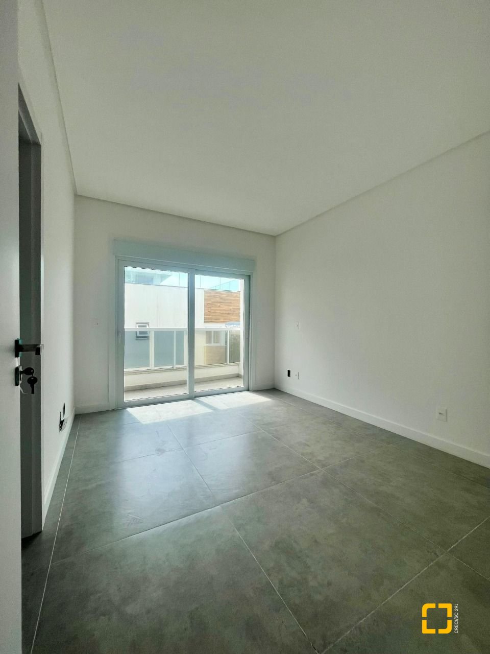 Apartamento com 180m², 3 quartos (sendo 3 suítes), 3 garagens, no bairro Ingleses em Florianópolis