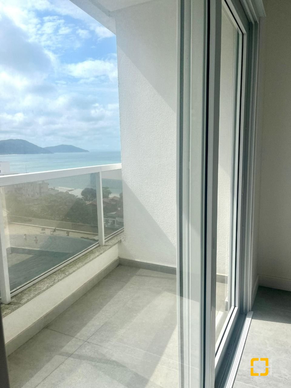 Apartamento com 180m², 3 quartos (sendo 3 suítes), 3 garagens, no bairro Ingleses em Florianópolis