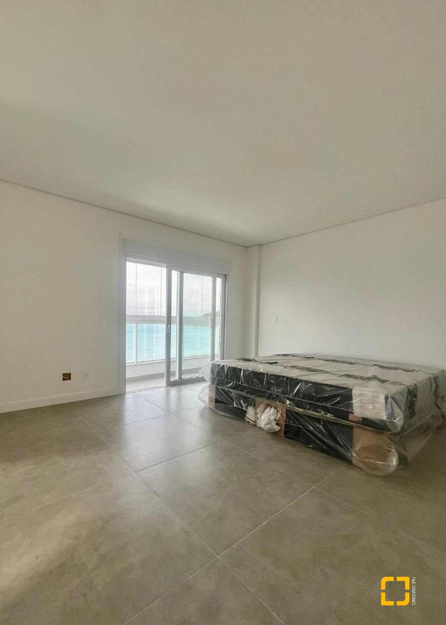 Apartamento com 180m², 3 quartos (sendo 3 suítes), 3 garagens, no bairro Ingleses em Florianópolis