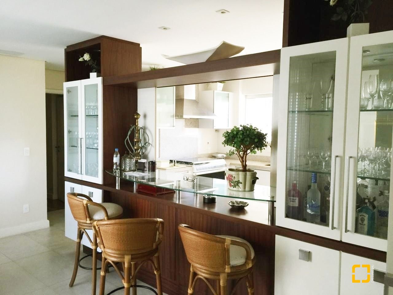 Apartamento com 290m², 8 quartos (sendo 4 suítes), 2 garagens, no bairro Centro em Florianópolis