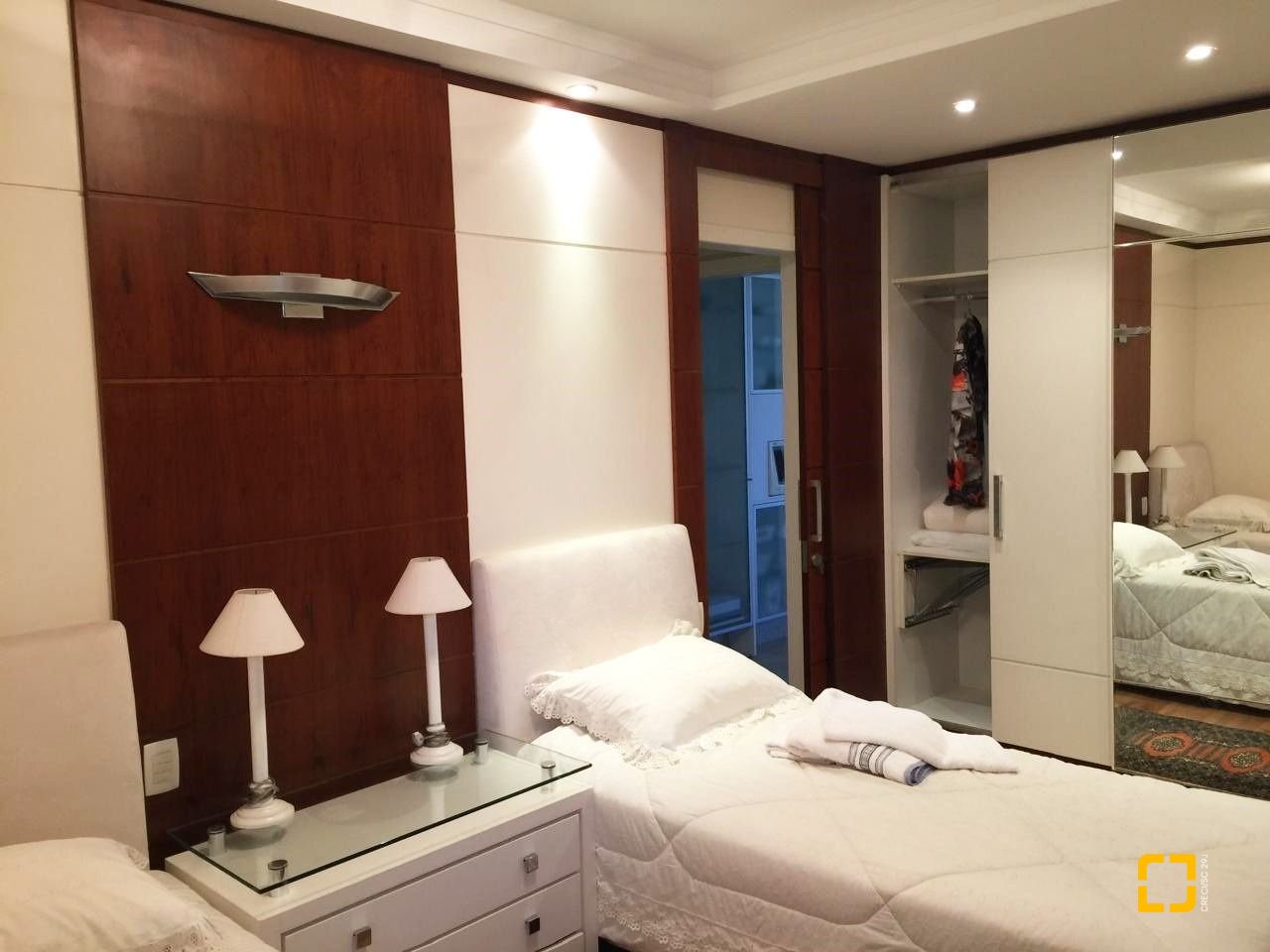Apartamento com 290m², 8 quartos (sendo 4 suítes), 2 garagens, no bairro Centro em Florianópolis
