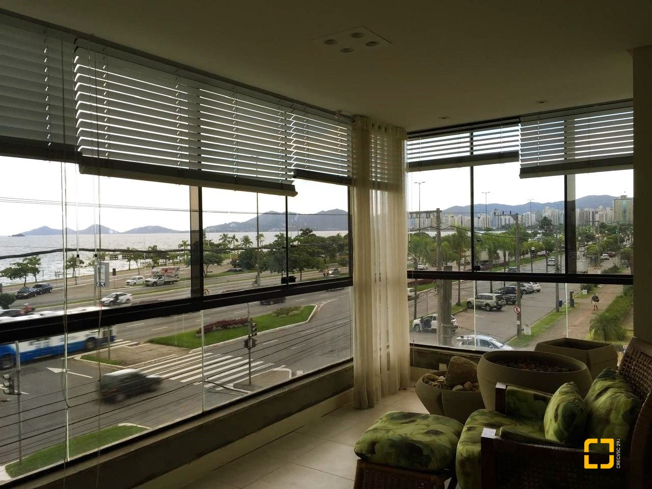 Apartamento com 290m², 8 quartos (sendo 4 suítes), 2 garagens, no bairro Centro em Florianópolis