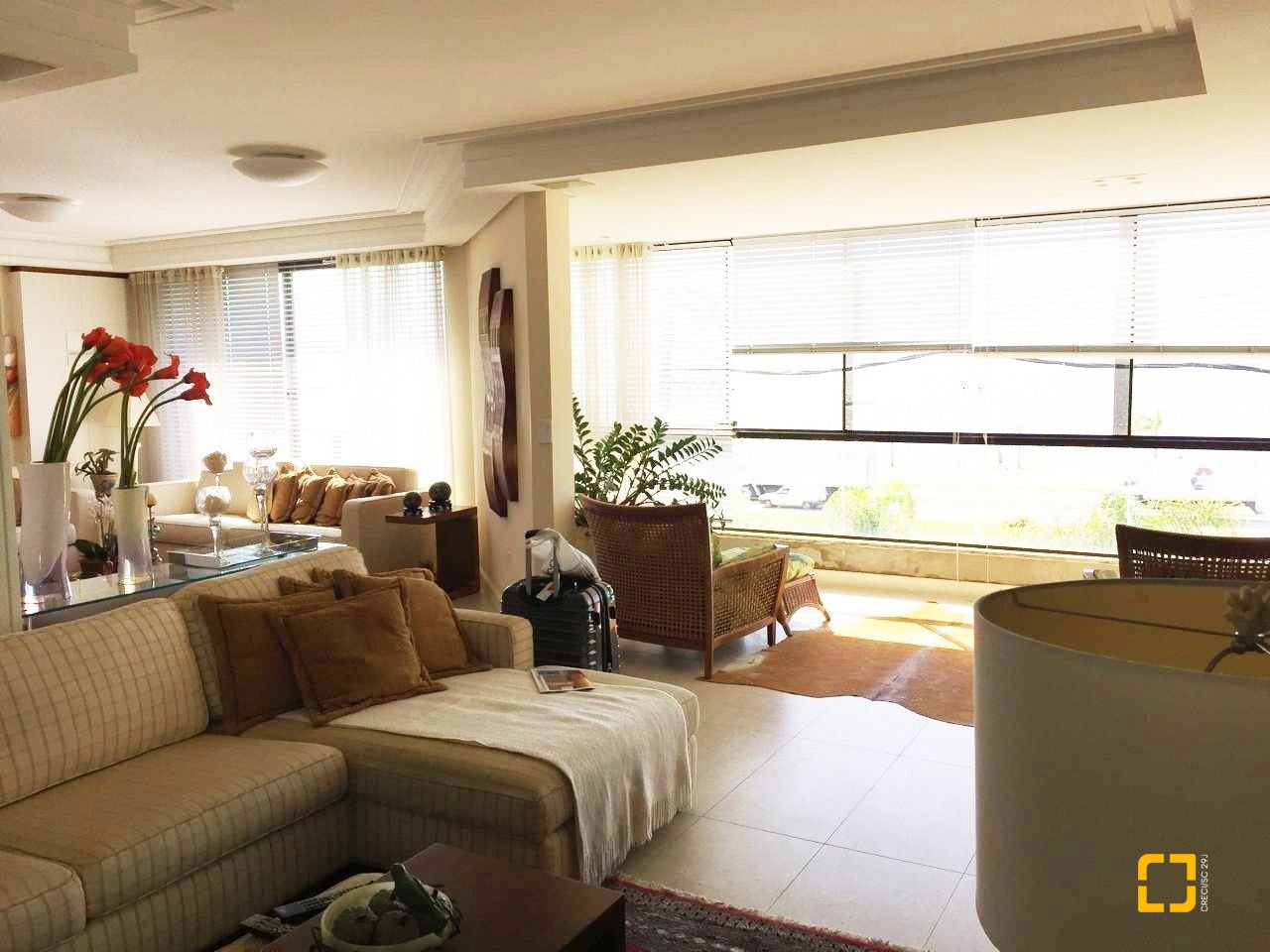 Apartamento com 290m², 8 quartos (sendo 4 suítes), 2 garagens, no bairro Centro em Florianópolis