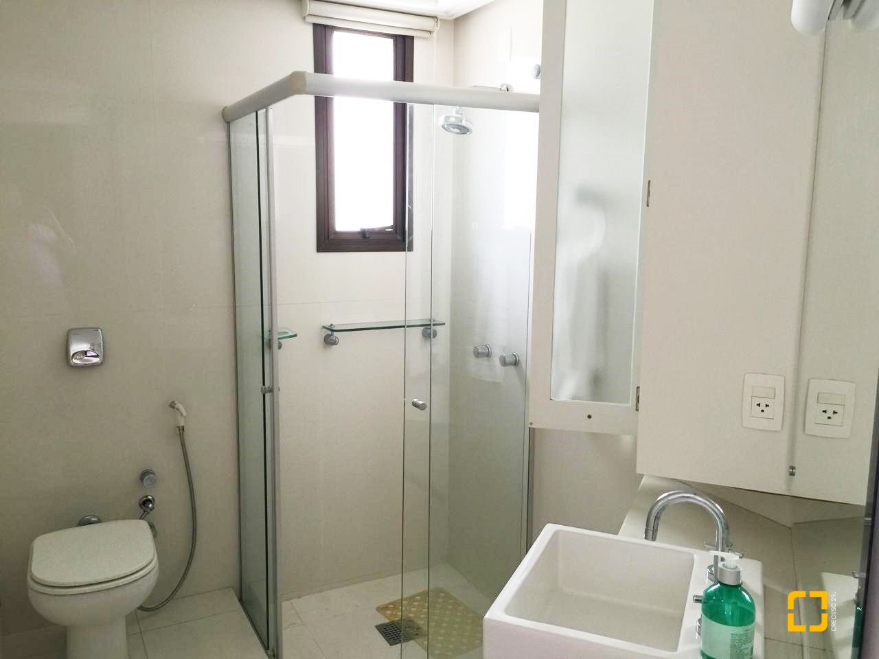 Apartamento com 290m², 8 quartos (sendo 4 suítes), 2 garagens, no bairro Centro em Florianópolis