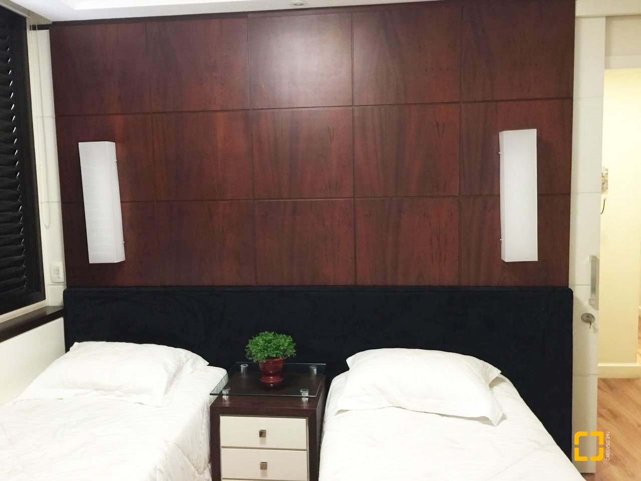 Apartamento com 290m², 8 quartos (sendo 4 suítes), 2 garagens, no bairro Centro em Florianópolis