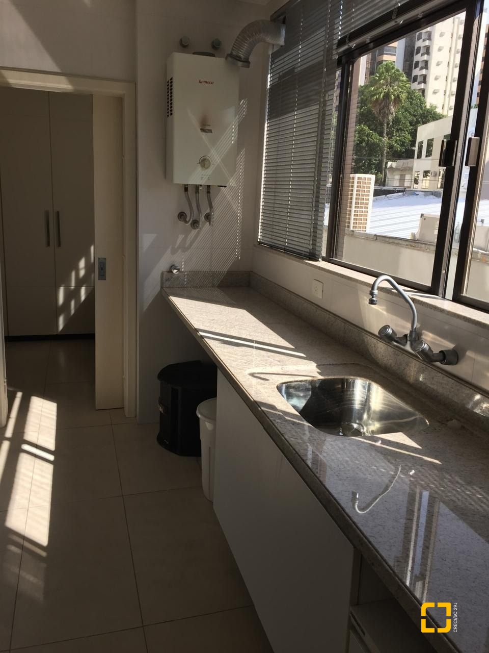 Apartamento com 290m², 8 quartos (sendo 4 suítes), 2 garagens, no bairro Centro em Florianópolis