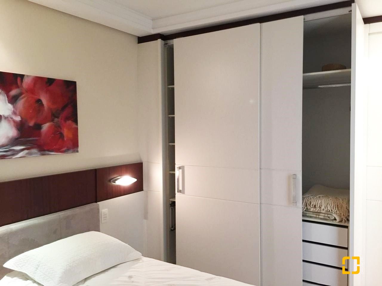 Apartamento com 290m², 8 quartos (sendo 4 suítes), 2 garagens, no bairro Centro em Florianópolis