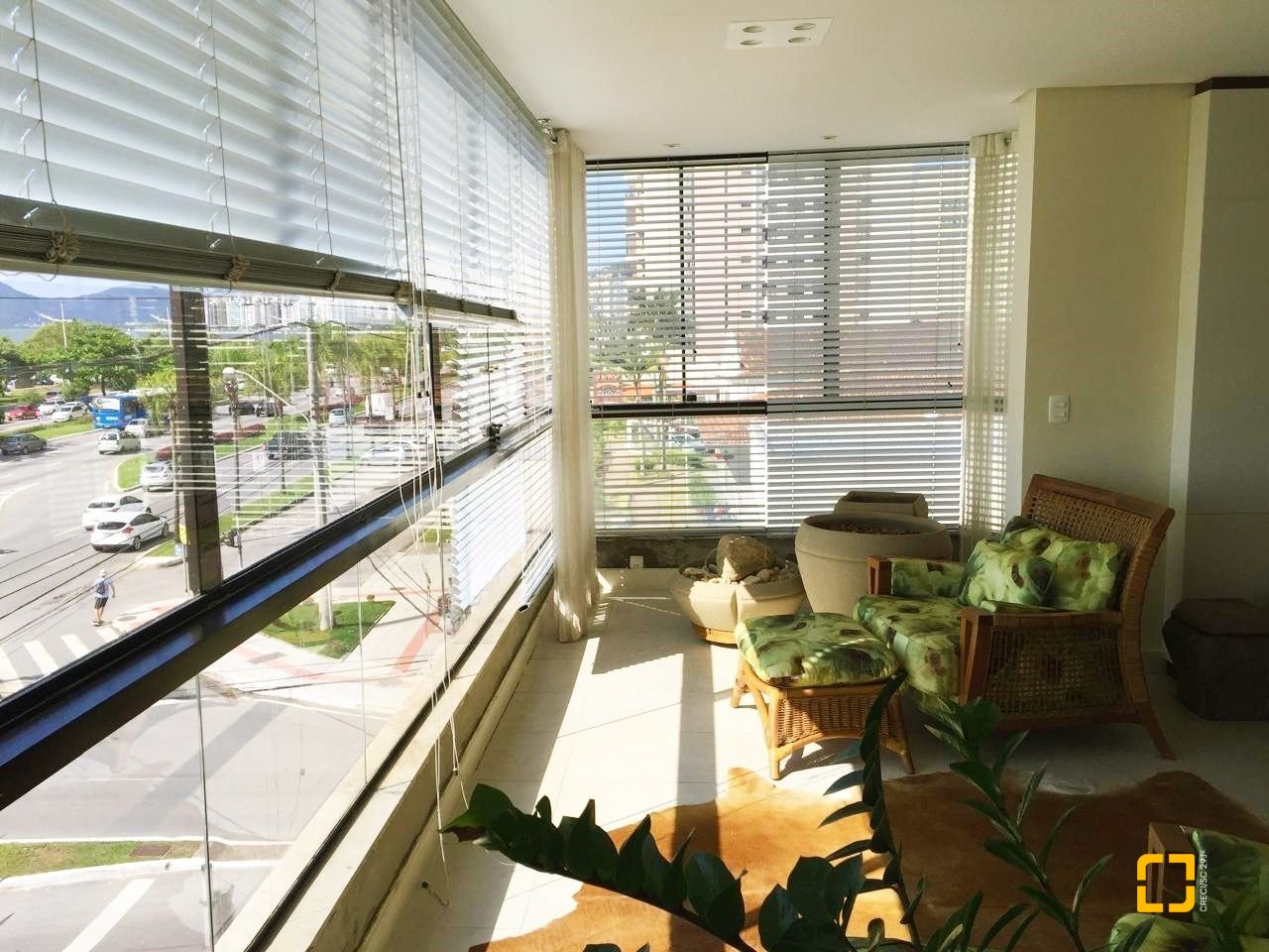 Apartamento com 290m², 8 quartos (sendo 4 suítes), 2 garagens, no bairro Centro em Florianópolis