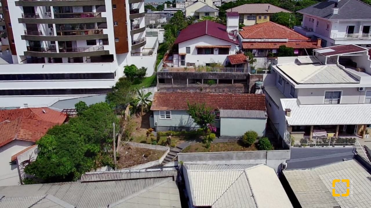 Terreno com 358m², no bairro Coqueiros em Florianópolis