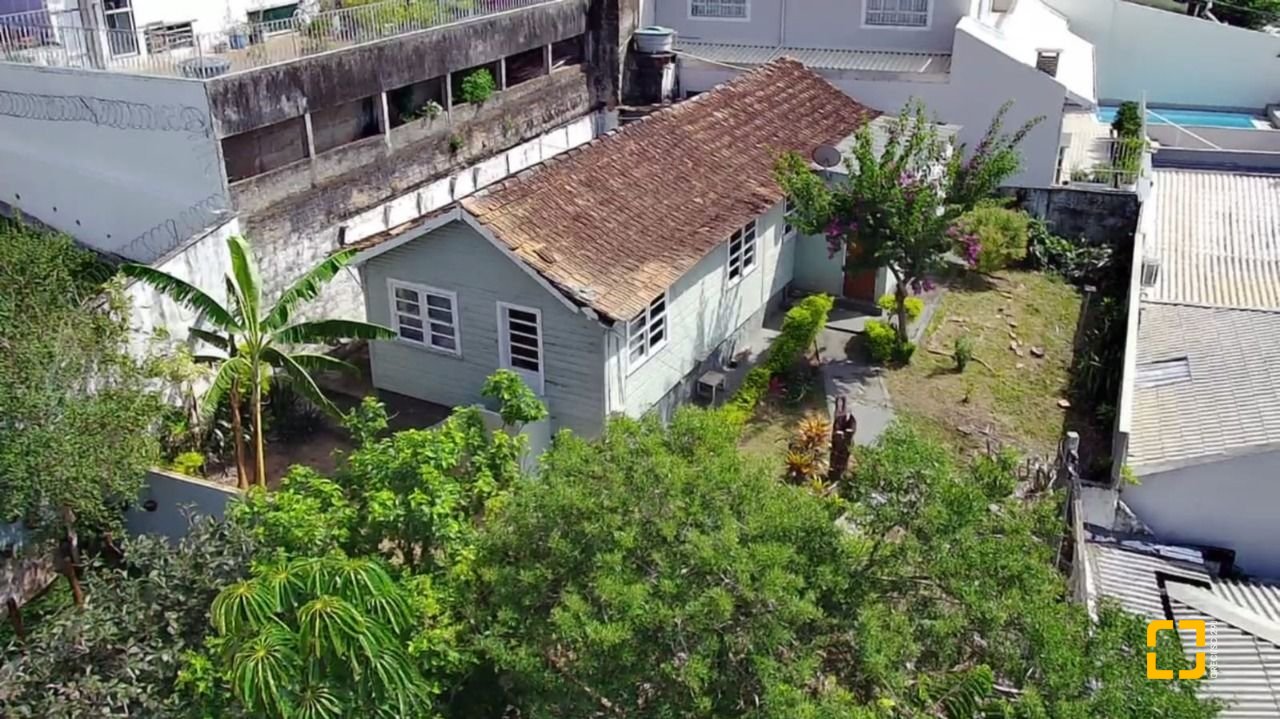 Terreno com 358m², no bairro Coqueiros em Florianópolis