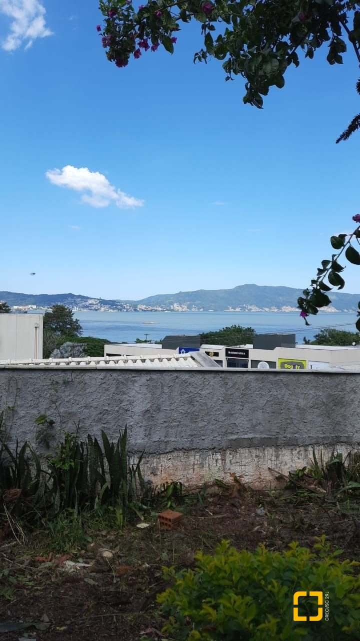 Terreno com 358m², no bairro Coqueiros em Florianópolis