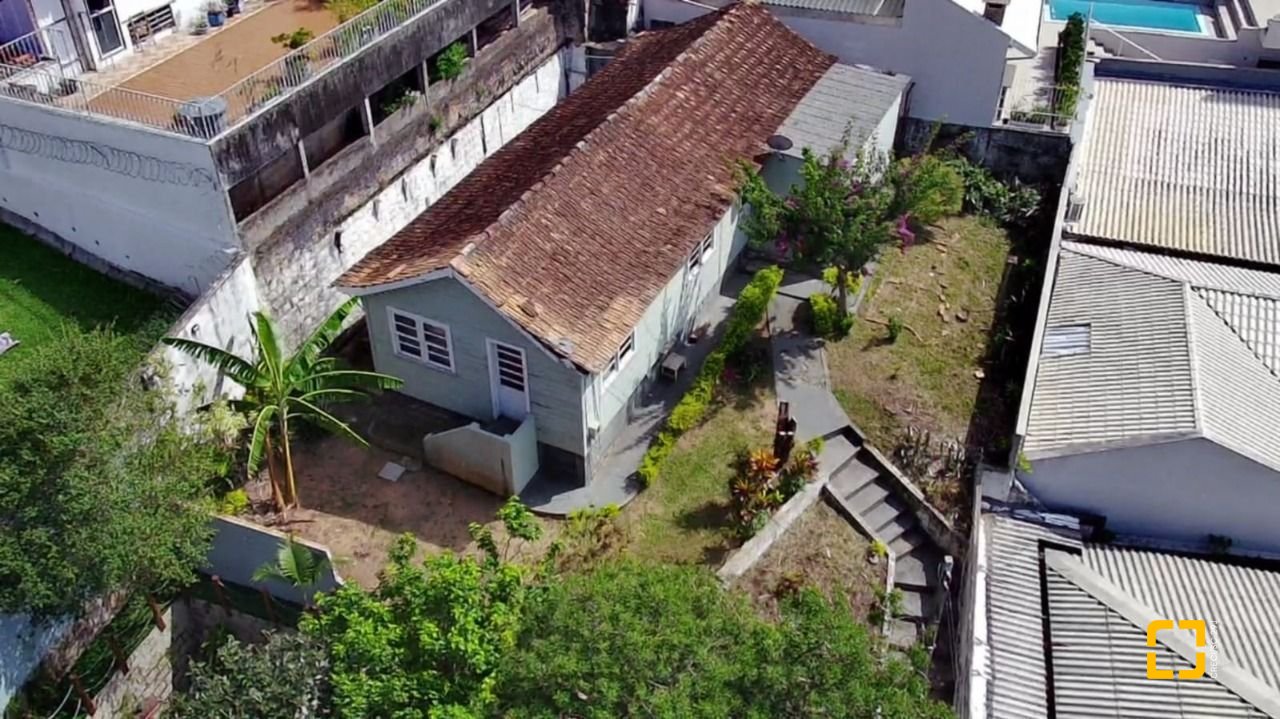 Terreno com 358m², no bairro Coqueiros em Florianópolis