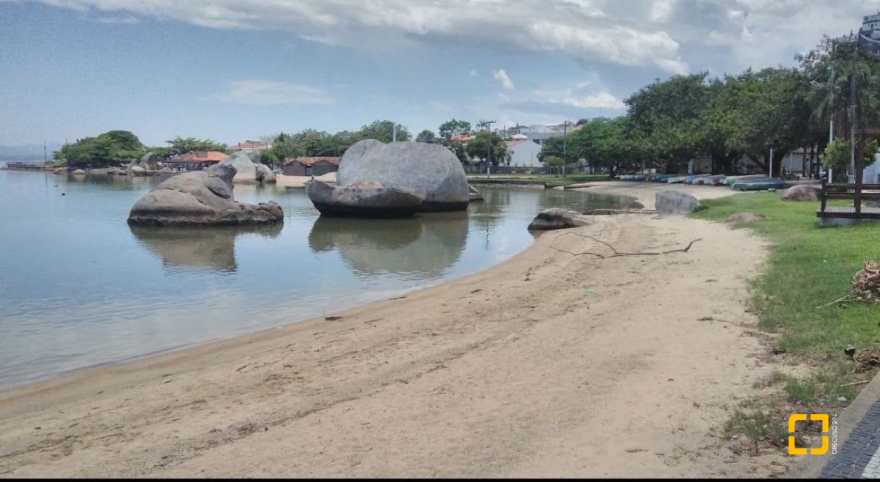 Terreno com 358m², no bairro Coqueiros em Florianópolis