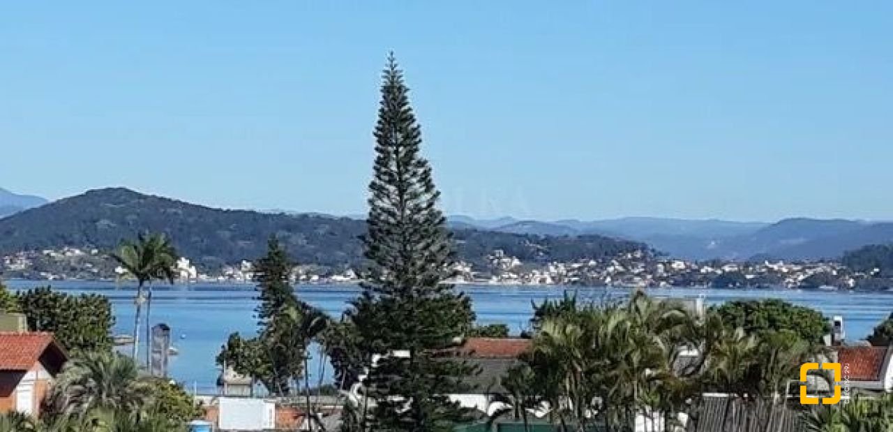 Terreno com 358m², no bairro Coqueiros em Florianópolis