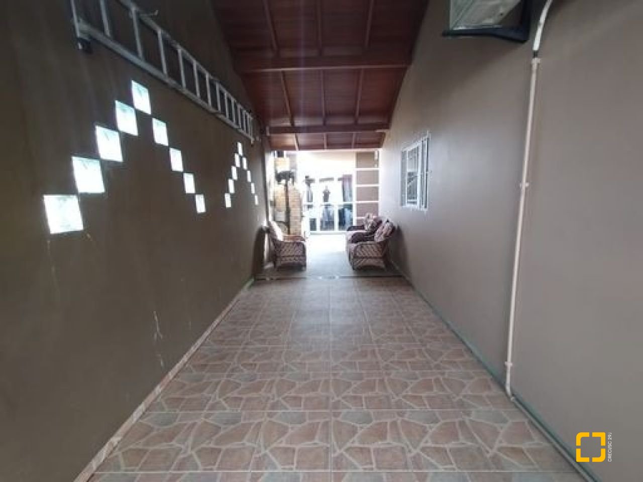 Casa com 100m², 3 quartos (sendo 1 suíte), 3 garagens, no bairro Forquilhas em São José