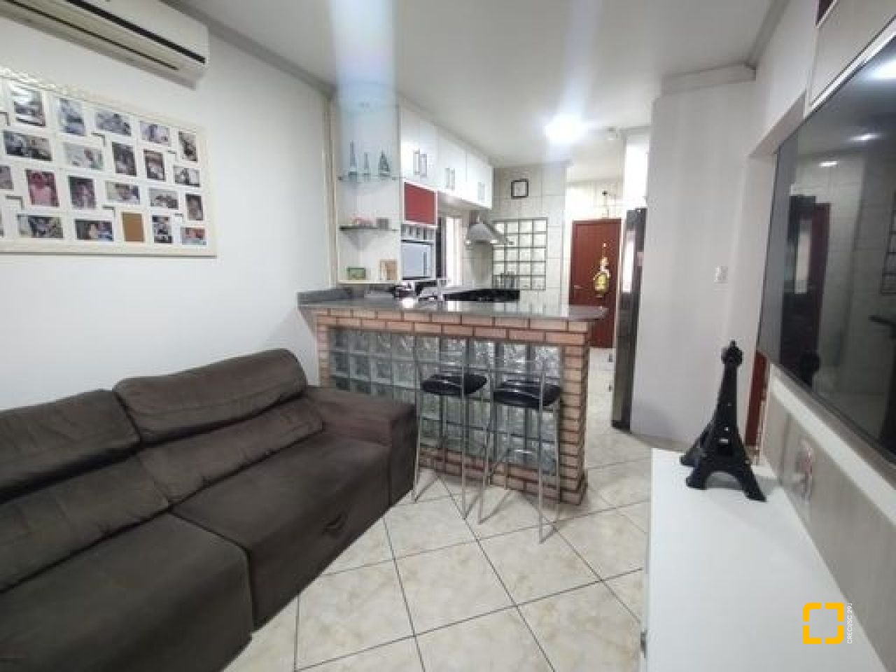 Casa com 100m², 3 quartos (sendo 1 suíte), 3 garagens, no bairro Forquilhas em São José