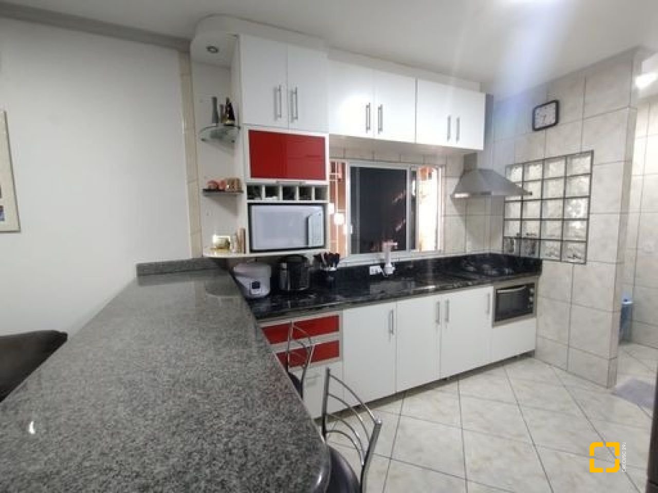 Casa com 100m², 3 quartos (sendo 1 suíte), 3 garagens, no bairro Forquilhas em São José