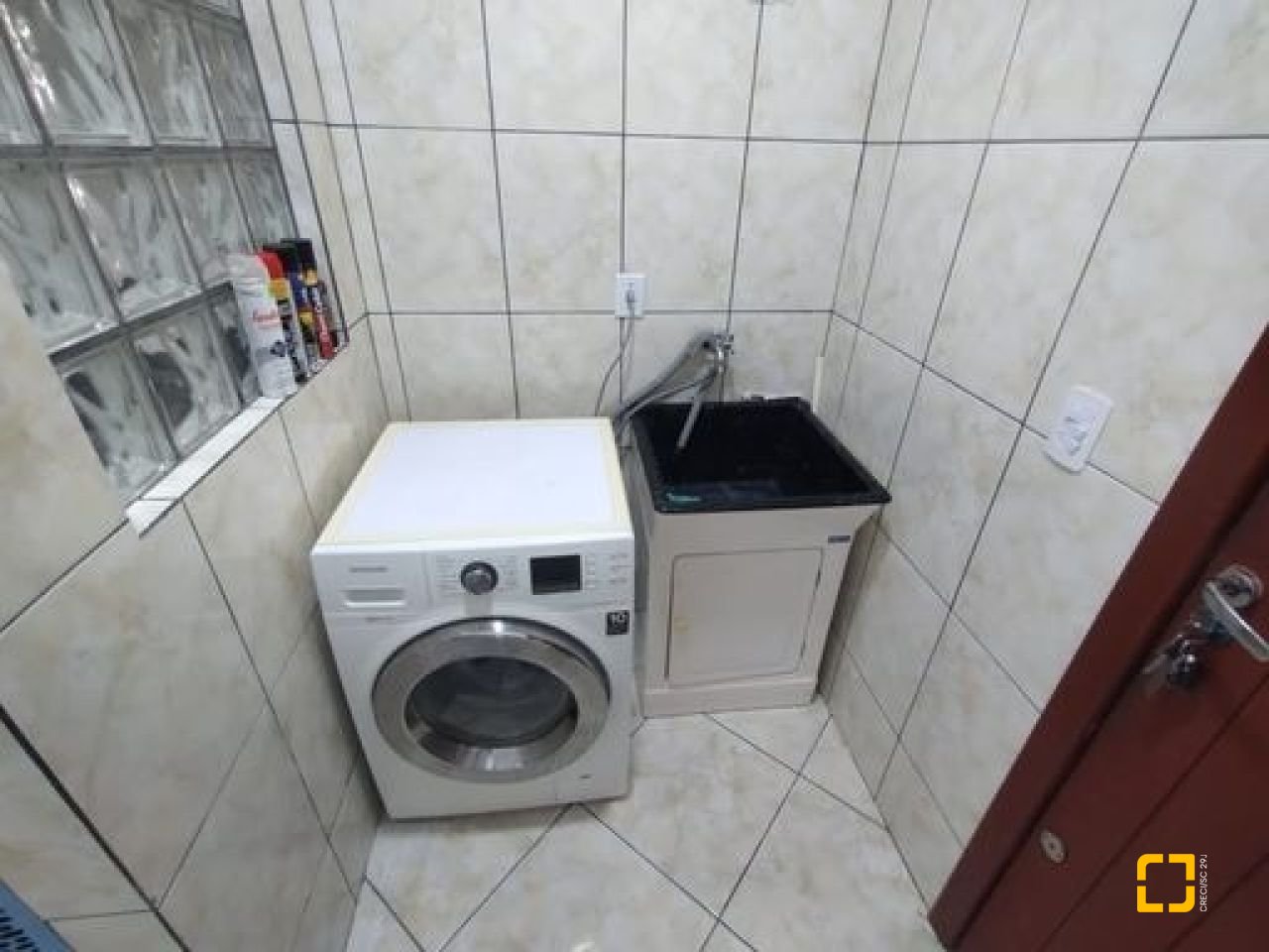 Casa com 100m², 3 quartos (sendo 1 suíte), 3 garagens, no bairro Forquilhas em São José