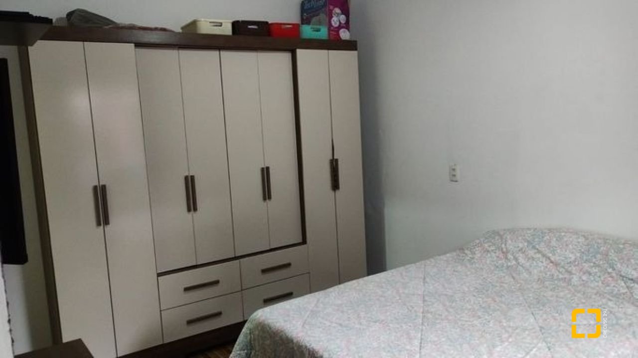 Casa com 100m², 3 quartos (sendo 1 suíte), 3 garagens, no bairro Forquilhas em São José