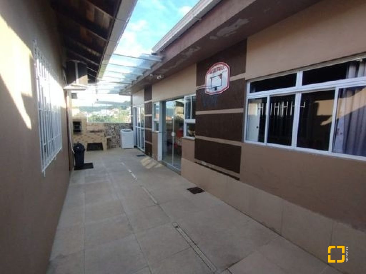 Casa com 100m², 3 quartos (sendo 1 suíte), 3 garagens, no bairro Forquilhas em São José