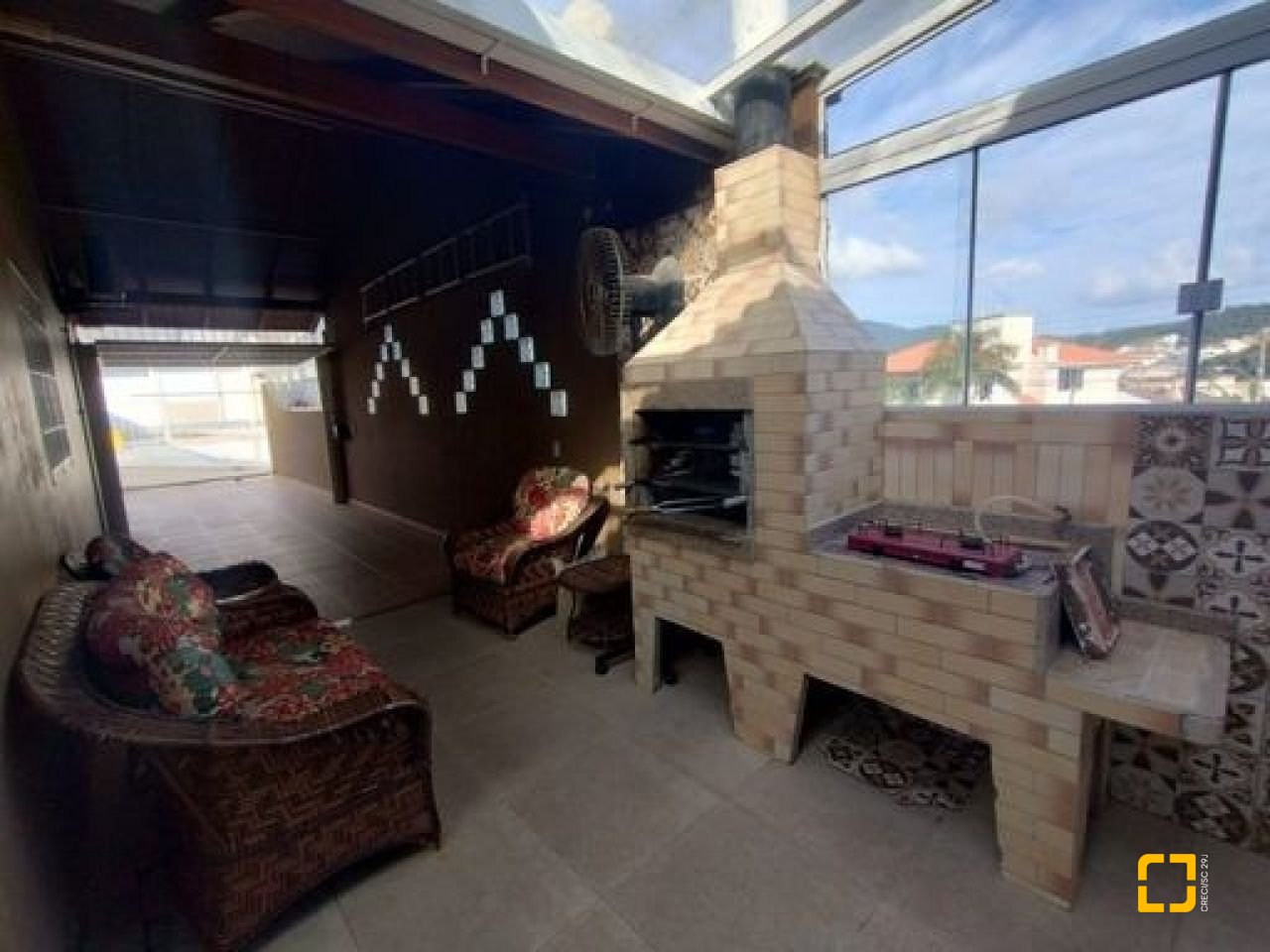 Casa com 100m², 3 quartos (sendo 1 suíte), 3 garagens, no bairro Forquilhas em São José