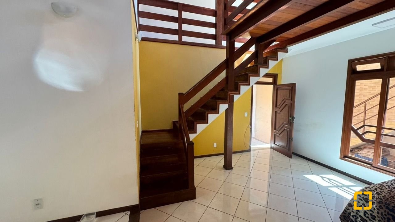 Casa com 500m², 5 quartos (sendo 5 suítes), 3 garagens, no bairro Barreiros em São José