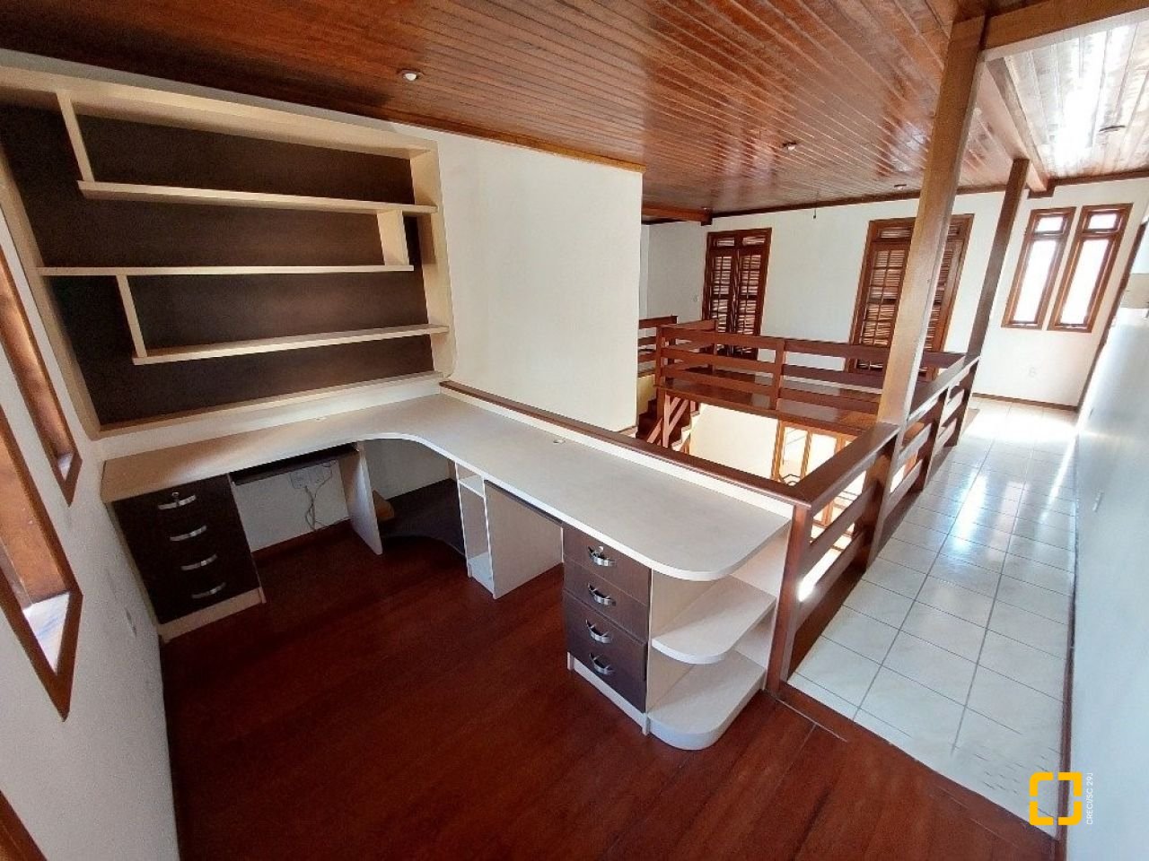 Casa com 500m², 5 quartos (sendo 5 suítes), 3 garagens, no bairro Barreiros em São José