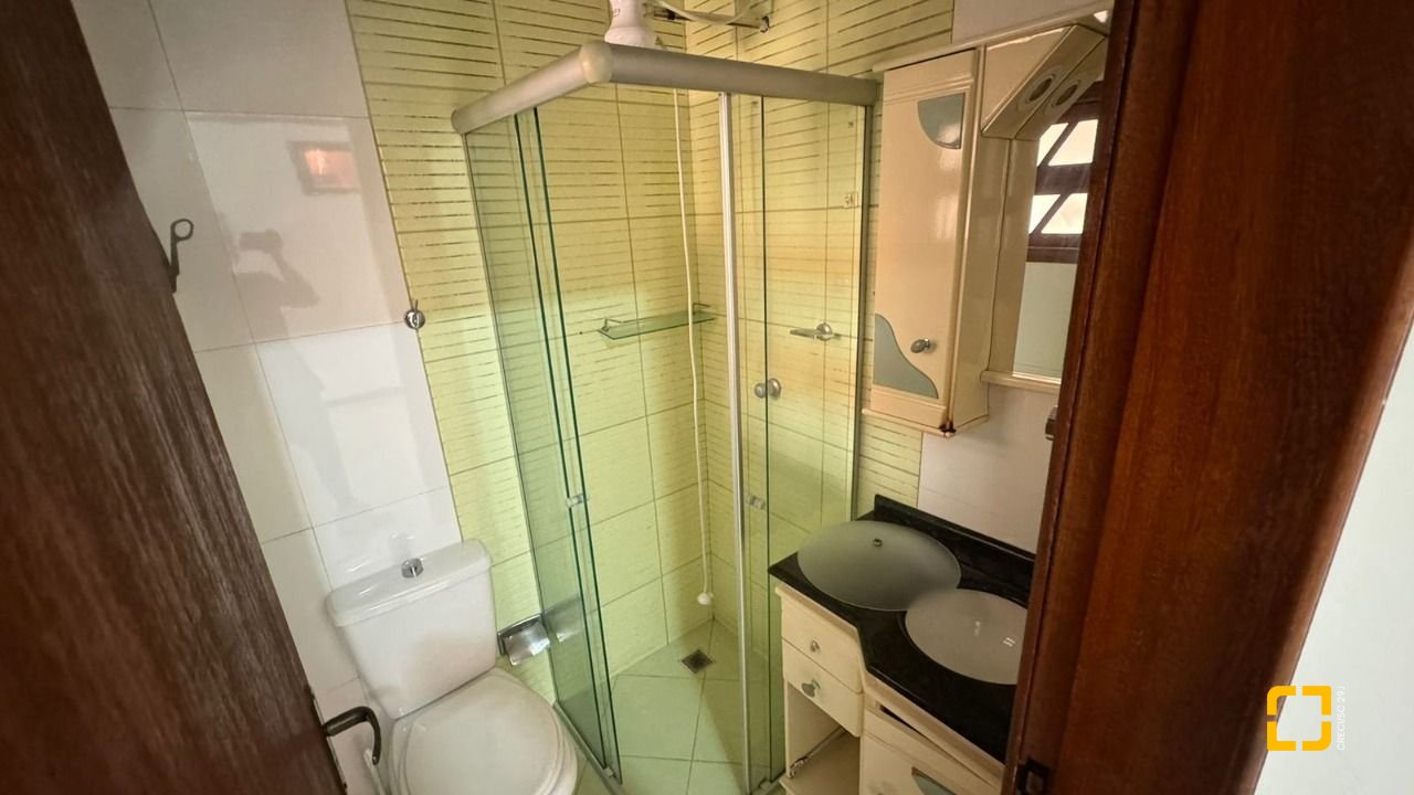 Casa com 500m², 5 quartos (sendo 5 suítes), 3 garagens, no bairro Barreiros em São José