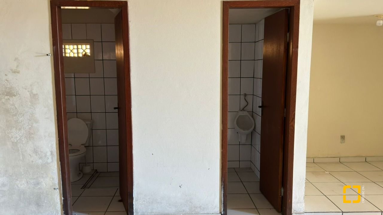 Casa com 500m², 5 quartos (sendo 5 suítes), 3 garagens, no bairro Barreiros em São José