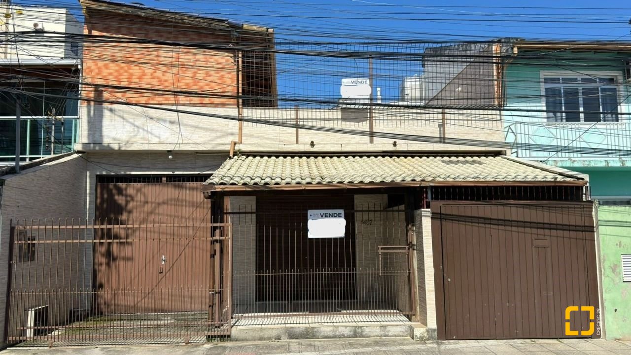 Casa com 500m², 5 quartos (sendo 5 suítes), 3 garagens, no bairro Barreiros em São José