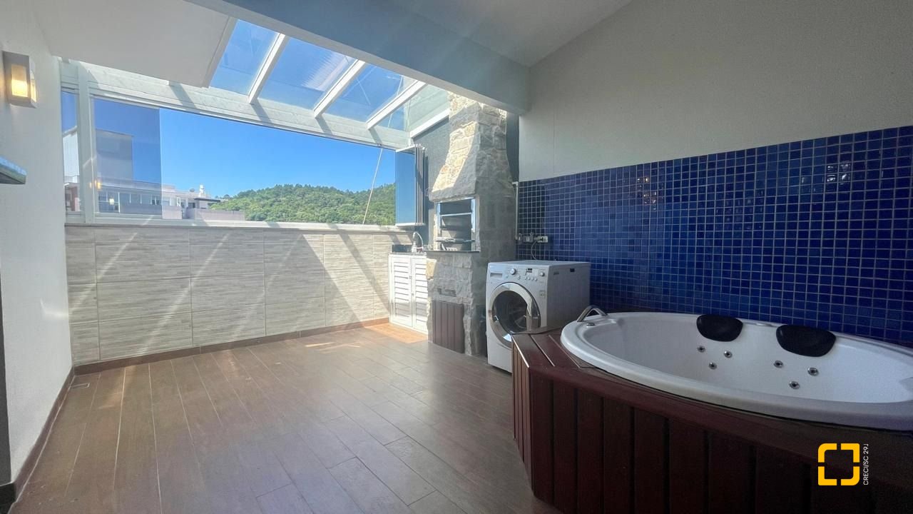 Cobertura com 63m², 3 quartos (sendo 1 suíte), 2 garagens, no bairro Jurerê Internacional em Florianópolis