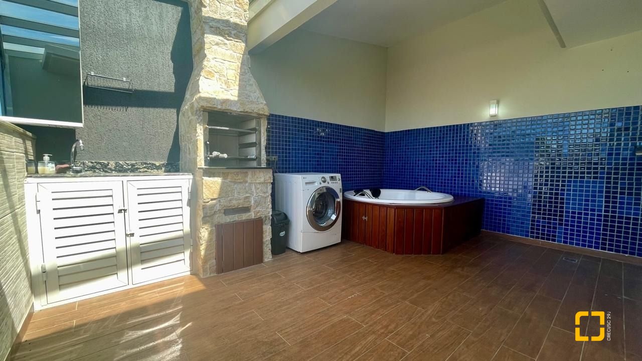 Cobertura com 63m², 3 quartos (sendo 1 suíte), 2 garagens, no bairro Jurerê Internacional em Florianópolis